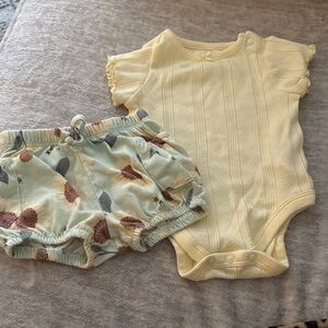 Garanimals Cream Bodysuit and Patterned Shorts Set